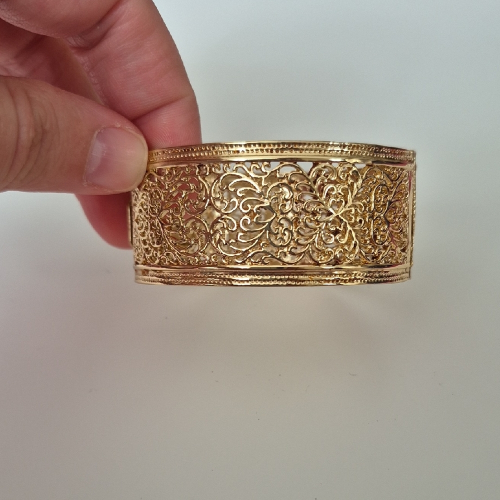 Elegant Gold Filigree Bracelet